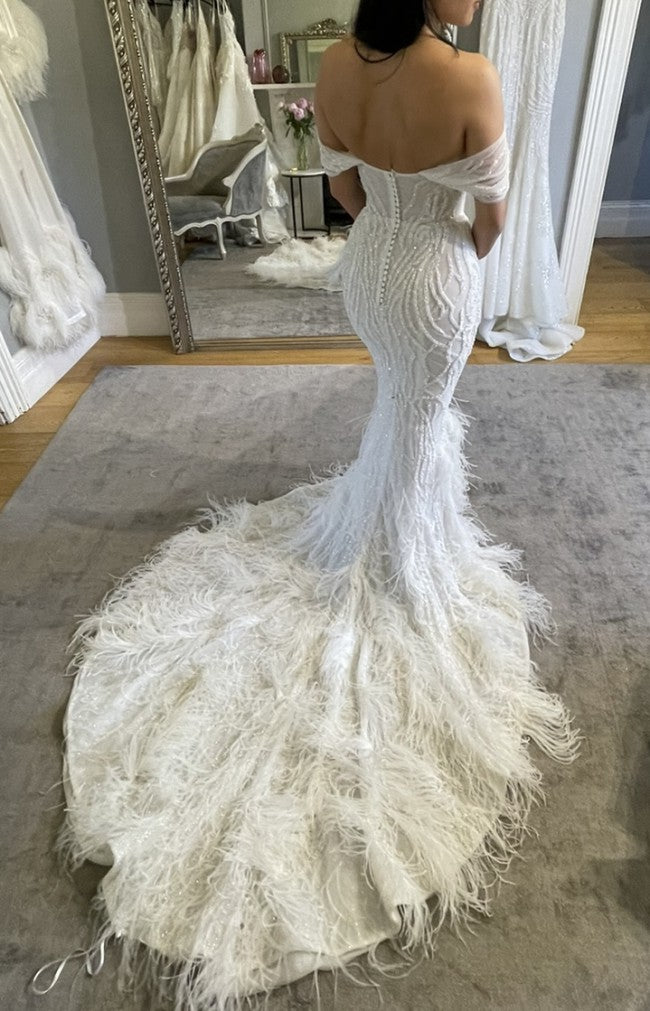 C2023-OS704 robe de mariée évasée à épaules dénudées et perles avec traîne amovible