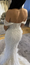 C2023-OS704 Vestido de novia ajustado a vuelo con hombros descubiertos y pedrería y cola desmontable