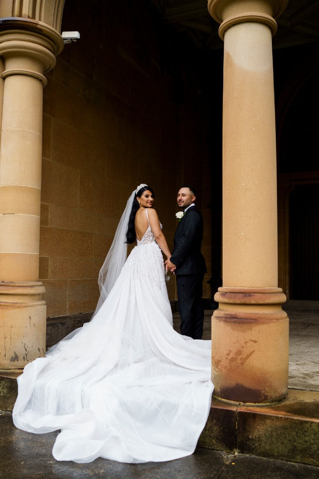 C2023-BG556 Vestido de novia sexy con cuentas 3D y cola desmontable