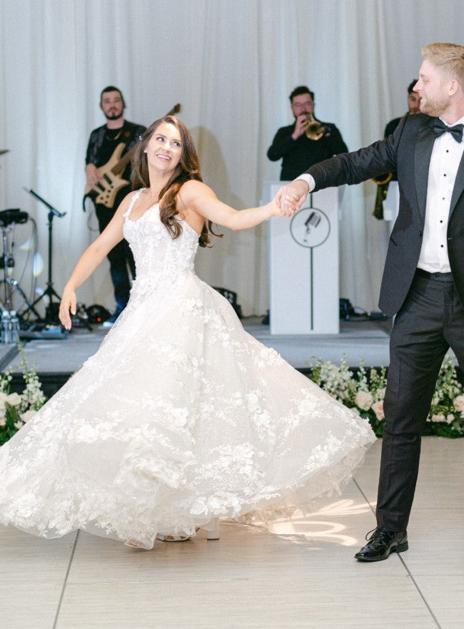 C2023-SAL12a - robe de mariée trapèze de créateur en dentelle perlée avec bretelles