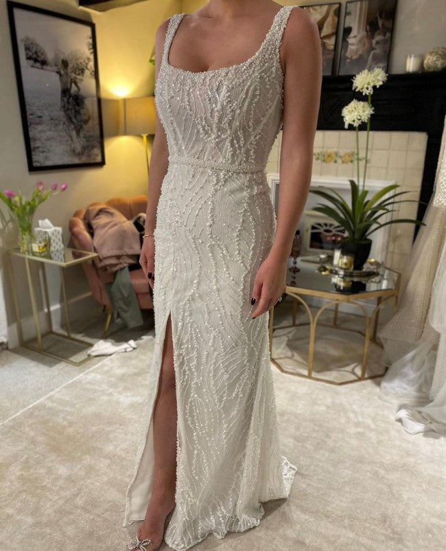 C2023-BSS808 - robe de mariée sans manches à col rond et perles