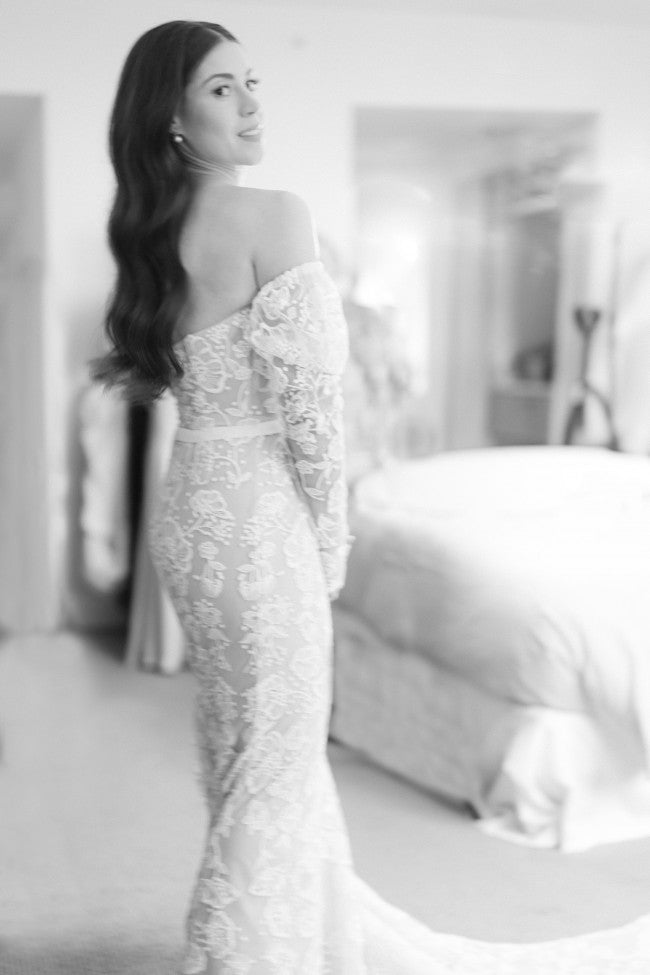 C2023-SS86c - robe de mariée bustier en dentelle perlée avec manches longues amovibles