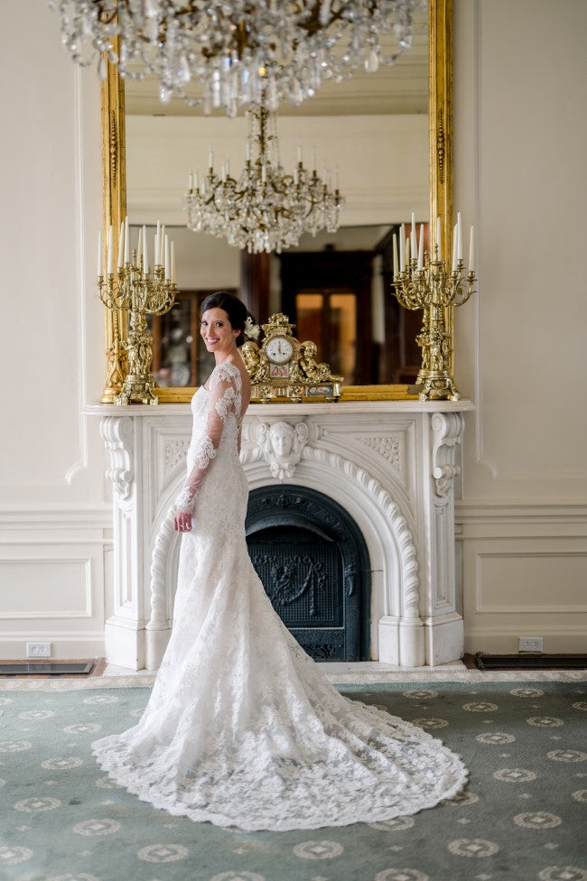 C2023-L410b - robe de mariée en dentelle transparente à manches longues et traîne cathédrale