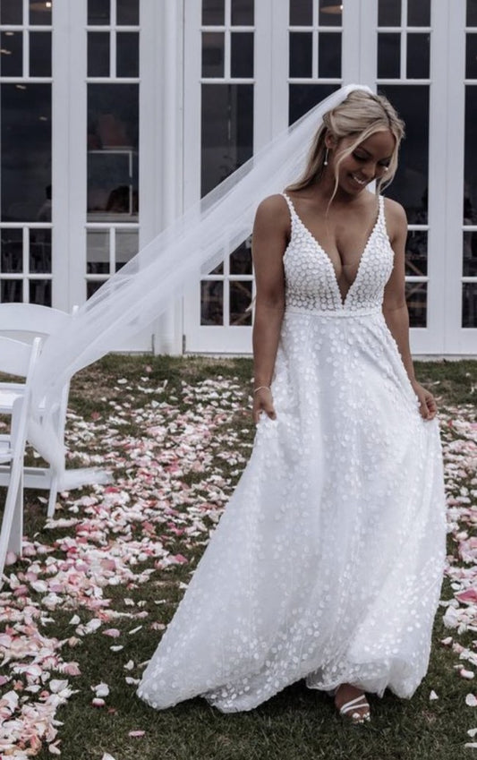 C2023-AE411  sleeveless empire waist v-neck wedding gown for sale
