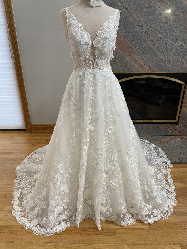 C2023-SAF22b - vestido de novia línea A de encaje con pedrería y cuello en V sin mangas