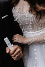 C2023-LS703B - vestidos de novia transparentes de manga larga con escote ilusión