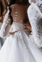 C2023-LS703B - vestidos de novia transparentes de manga larga con escote ilusión