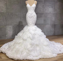 C2023-FF252 - Vestido de novia de vuelo con pedrería y tirantes finos