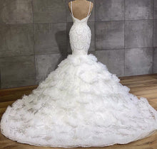 C2023-FF252 - Vestido de novia de vuelo con pedrería y tirantes finos