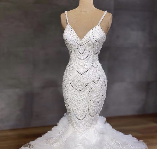 C2023-FF252 - Vestido de novia de vuelo con pedrería y tirantes finos