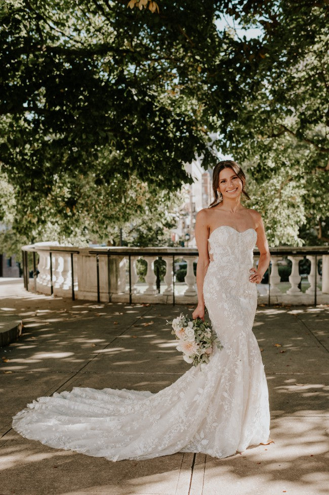C2023-S771H - robe de mariée ajustée sans bretelles en dentelle perlée