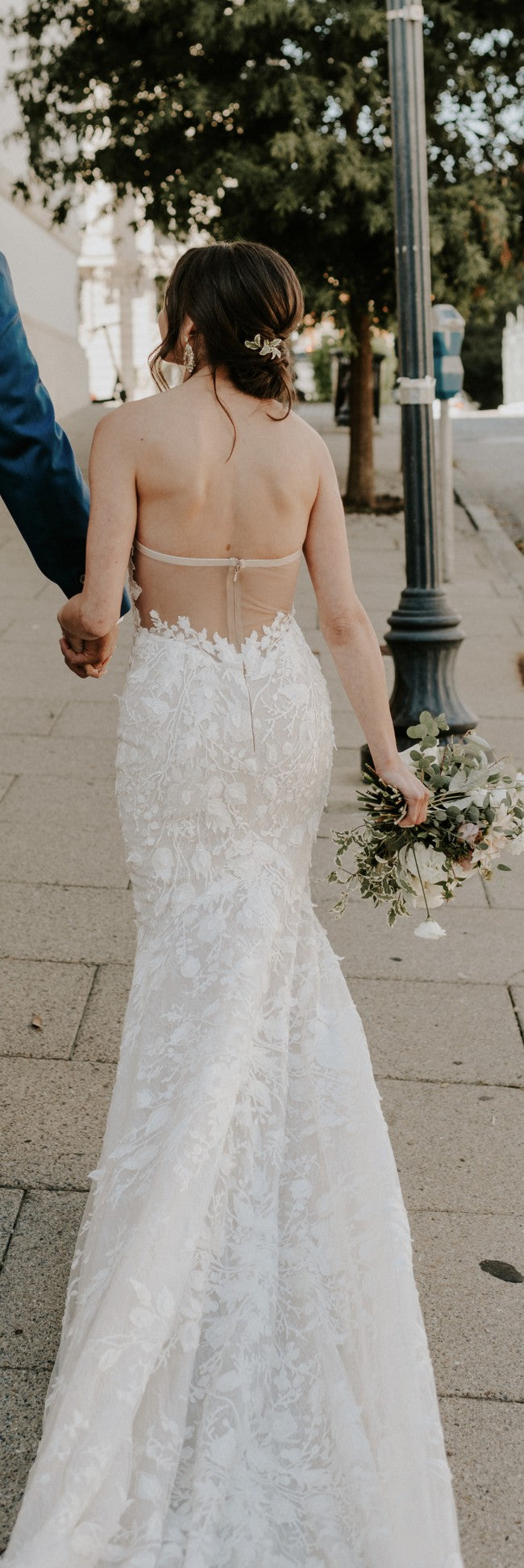 C2023-S771H - robe de mariée ajustée sans bretelles en dentelle perlée