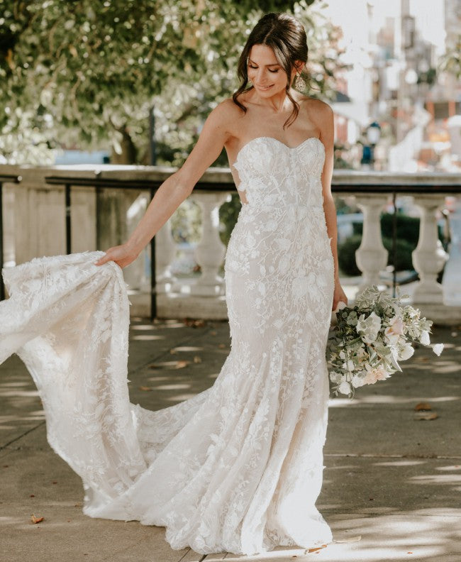 C2023-S771H - robe de mariée ajustée sans bretelles en dentelle perlée