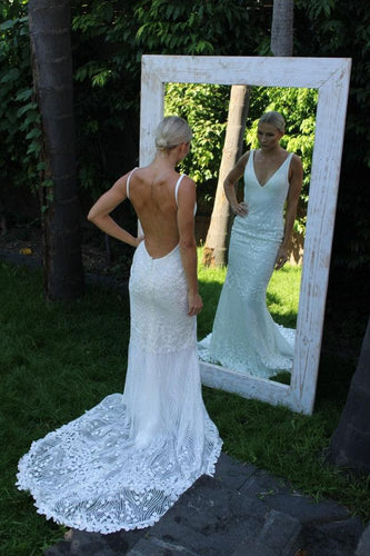 C2022-008 - Backless v-neck wedding gown with train