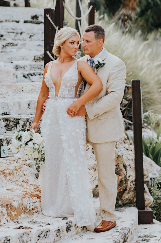 C2022-SV998 Robe de mariée sans manches à col en V profond 