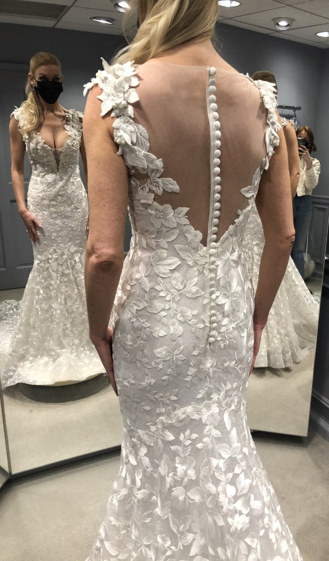 C2022L32G - robe de mariée à manches courtes et dos transparent de Darius Couture
