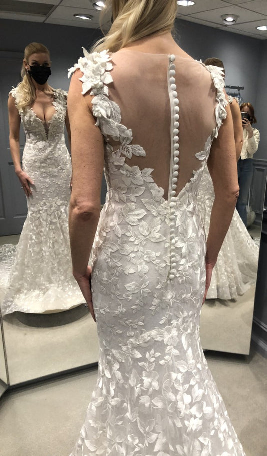 C2022L32G - robe de mariée à manches courtes et dos transparent de Darius Couture