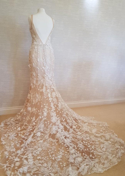 C2022-B622 Robe de mariée bicolore sans manches en dentelle et broderie 