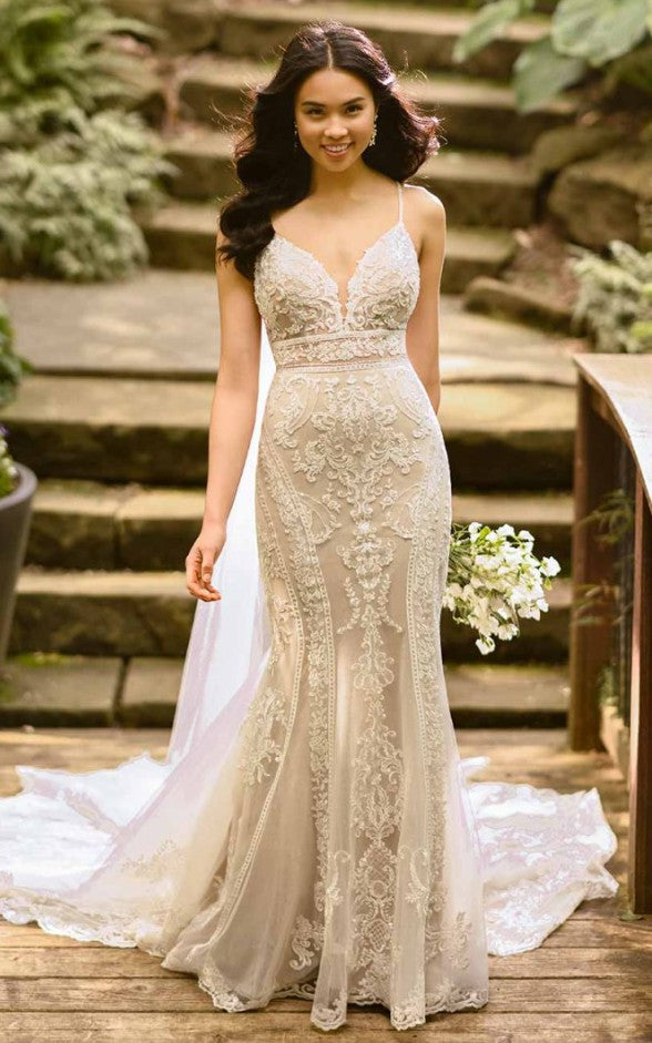 C2022-cl522 robe de mariée ajustée en dentelle à bretelles spaghetti