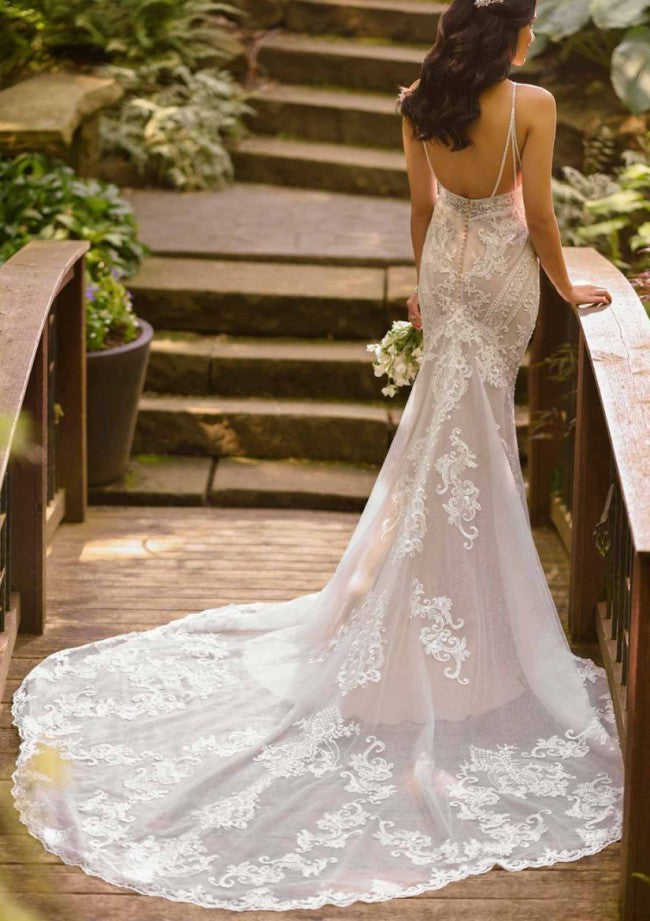C2022-cl522 robe de mariée ajustée en dentelle à bretelles spaghetti