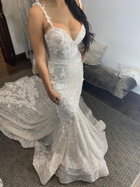 C2023-L440 - spaghetti strap sweetheart lace wedding dresses with cathedral trains
