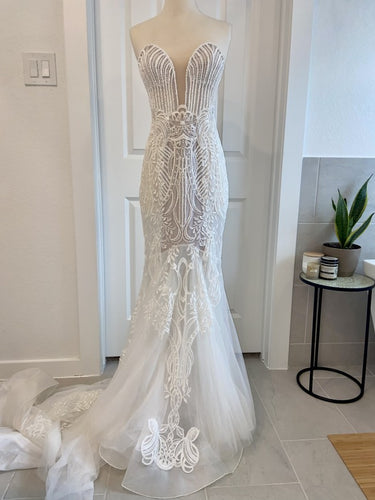 C2022-ES881 Strapless fit-and-flare wedding gown