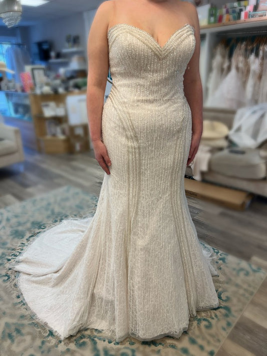 C2022-spl strapless beaded fit-to-flare plus size wedding gown