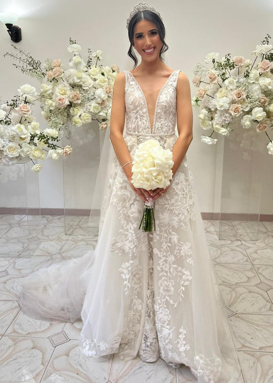 C2022-SVA655 | Robe de mariée trapèze sans manches à col en V