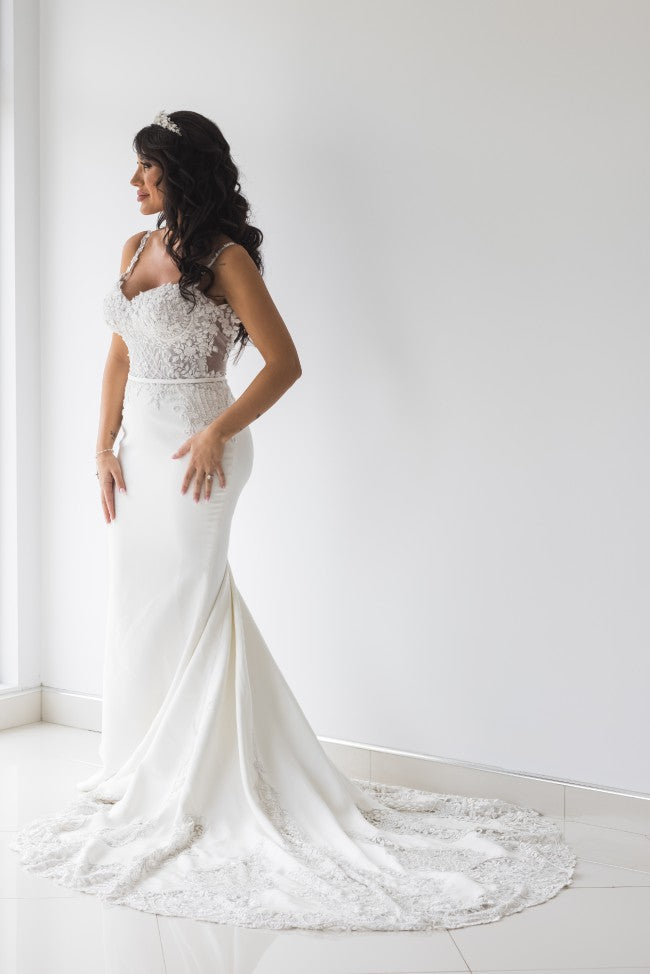 Robe de mariée ajustée à taille empire, bretelles spaghetti, C2022-ST39 