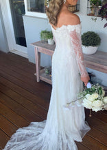 C2022-oLS33 - Bonito vestido de novia de flores de manga larga transparente con hombros descubiertos