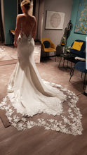 C2022-SF-48 - Vestido de novia de encaje con espalda descubierta y cola larga