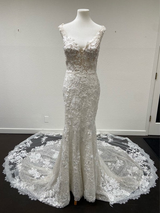 C2022-VS53 - Robe de mariée col V sans manches en dentelle et broderie
