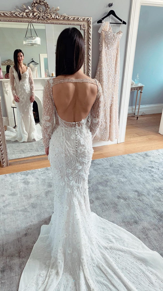 C2022-OB488 Robe de mariée ornée à manches longues et dos ouvert