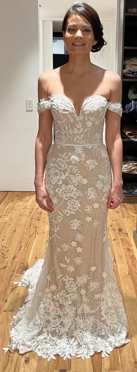 C2022-os71 - Jolie robe de mariée en dentelle chérie avec bretelles