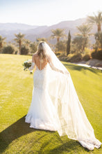 C2022-L0122 Vestido de novia estilo halter de encaje con pedrería y mangas desmontables