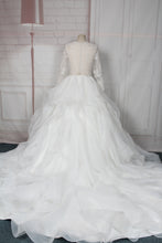 Estilo 95024 Vestidos de novia transparentes de encaje y manga larga con falda de gala grande
