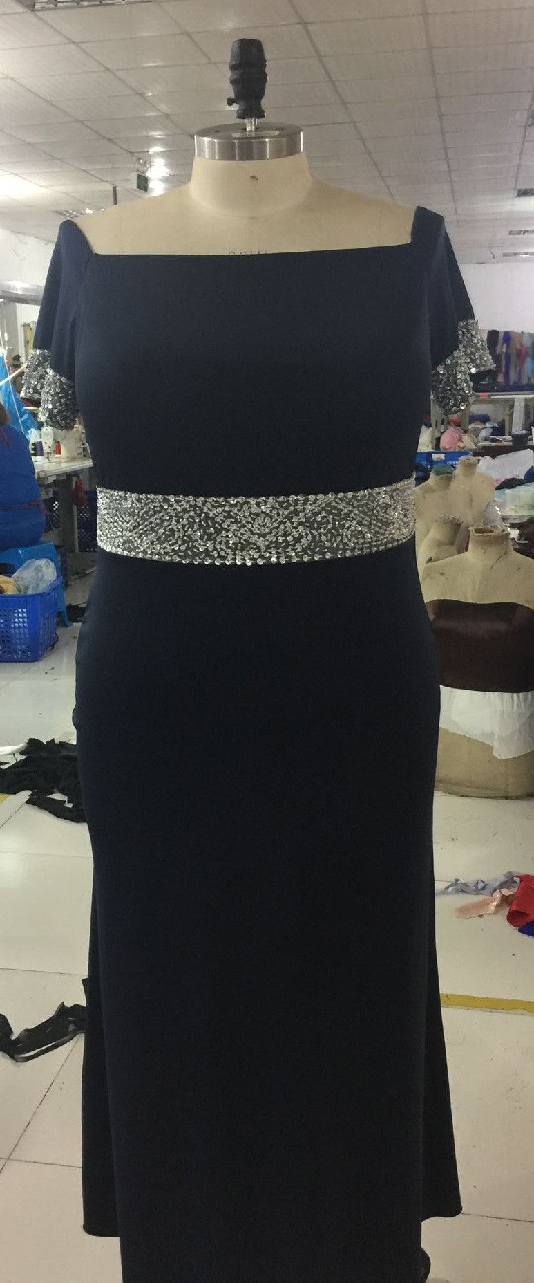 Vestido de noche azul marino de manga corta talla grande 