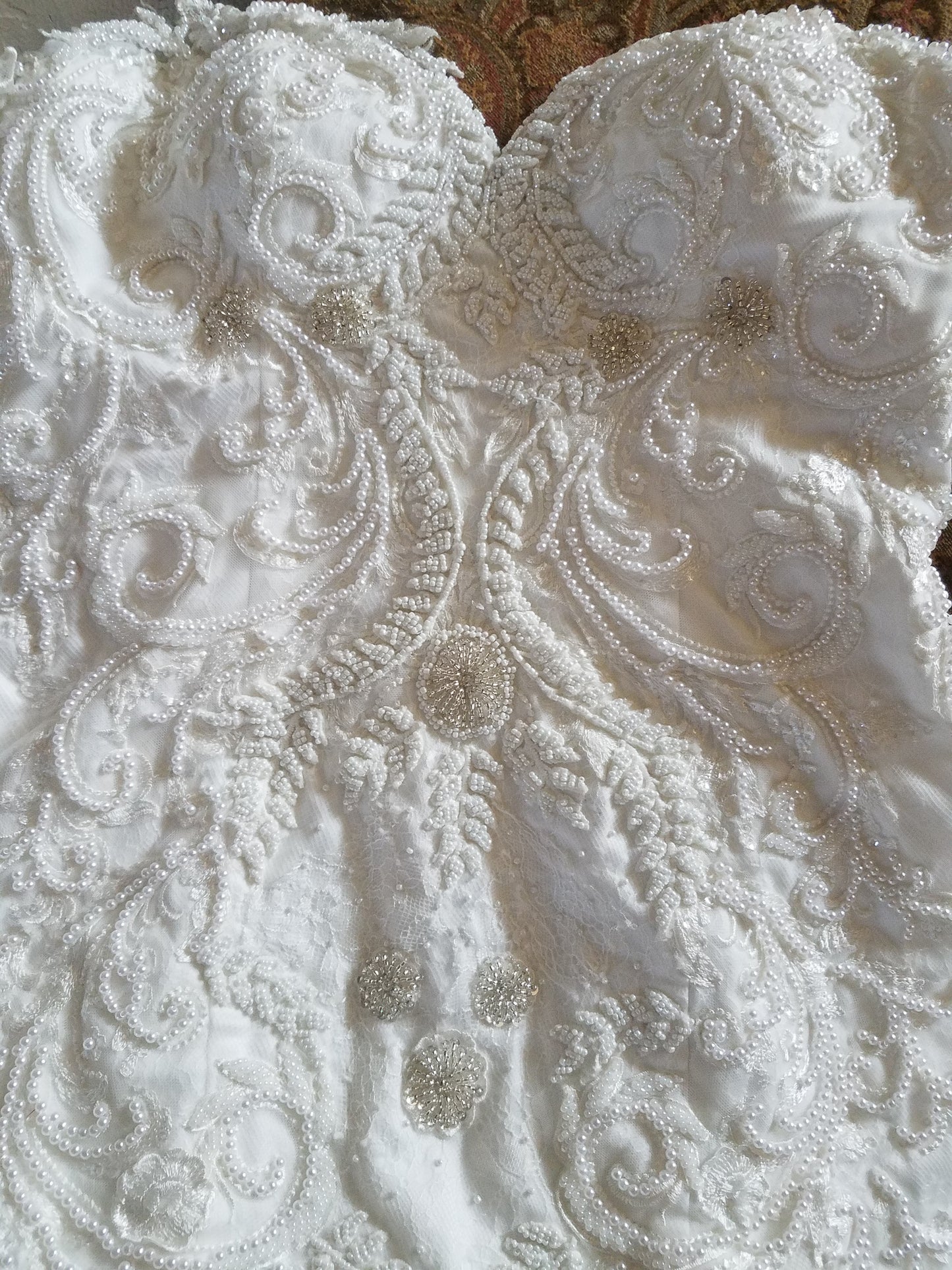 Style C2020-Nikema - Robe de mariée ajustée et évasée en dentelle perlée