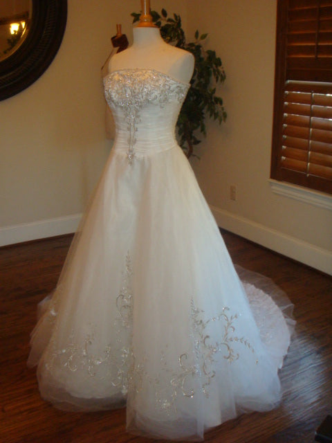 Style D2012 - robe de mariée sans bretelles trapèze petite robe de mariée formelle en organza