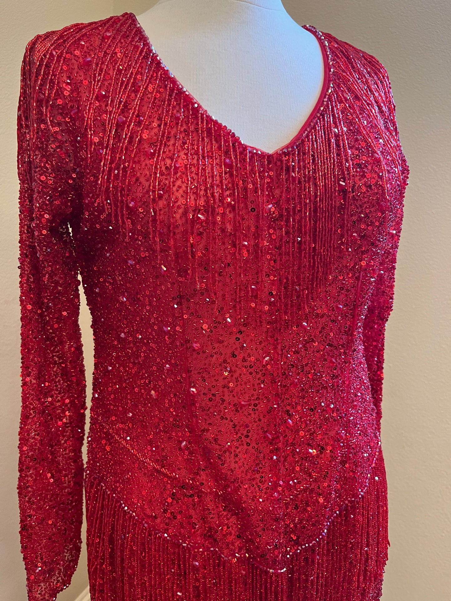 Estilo RM5193 - Réplica de un traje pantalón rojo de manga larga con cuentas de Reba McEntire