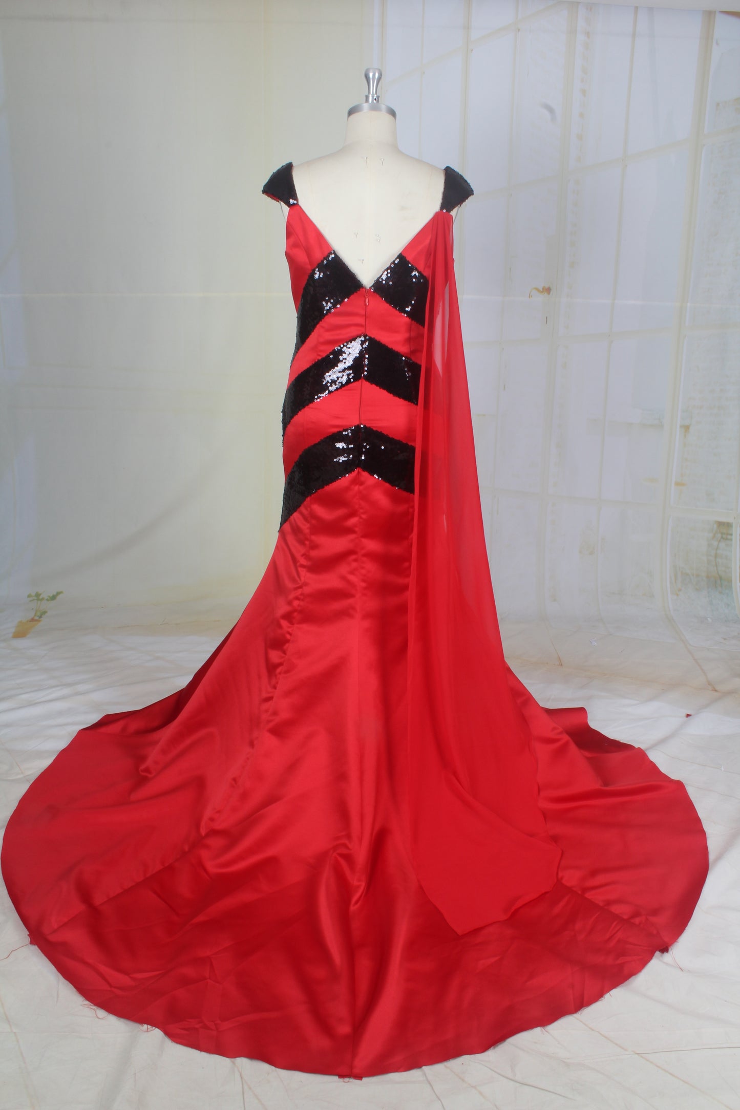 Style C2022-JDred - Cap Sleeve Plus Size Red and Black formal evening gowns