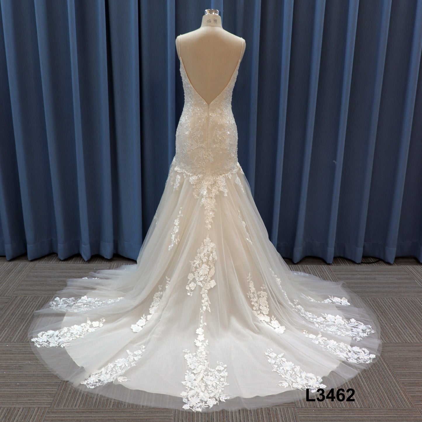 L3462 - Fit-and-Flare sleeveless wedding gown