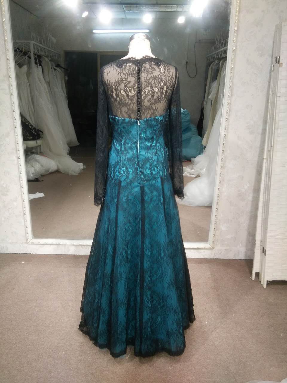 Style LE1193 robe formelle mère de la mariée en dentelle noire à manches longues 