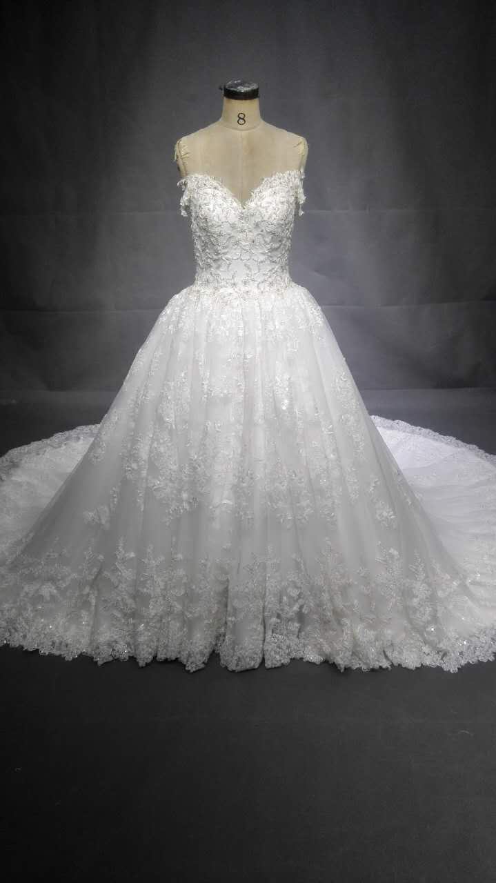 Style #C2017-toria - Robe de mariée trapèze en dentelle perlée, épaules dénudées
