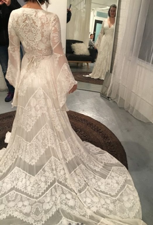 Robe de mariée gothique en dentelle à manches longues 