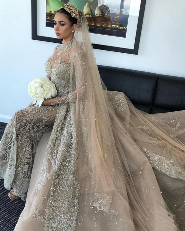 C2021-aLF88 - Vestido de novia de manga larga con escote ilusión y pedrería tipo corneta y cola catedral desmontable