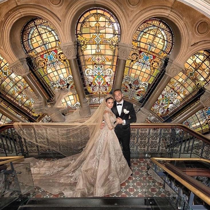 C2021-aLF88 - Vestido de novia de manga larga con escote ilusión y pedrería tipo corneta y cola catedral desmontable