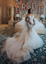 C2022-LDG - Vestido de novia ajustado y con vuelo, bordado y con hombros descubiertos 