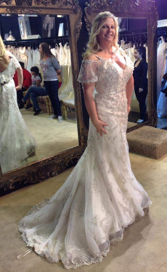 Robe de mariée en dentelle à volants et perles, manches courtes 