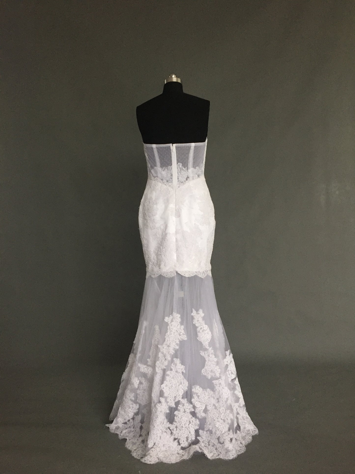 Vestido de novia con falda transparente sin tirantes 